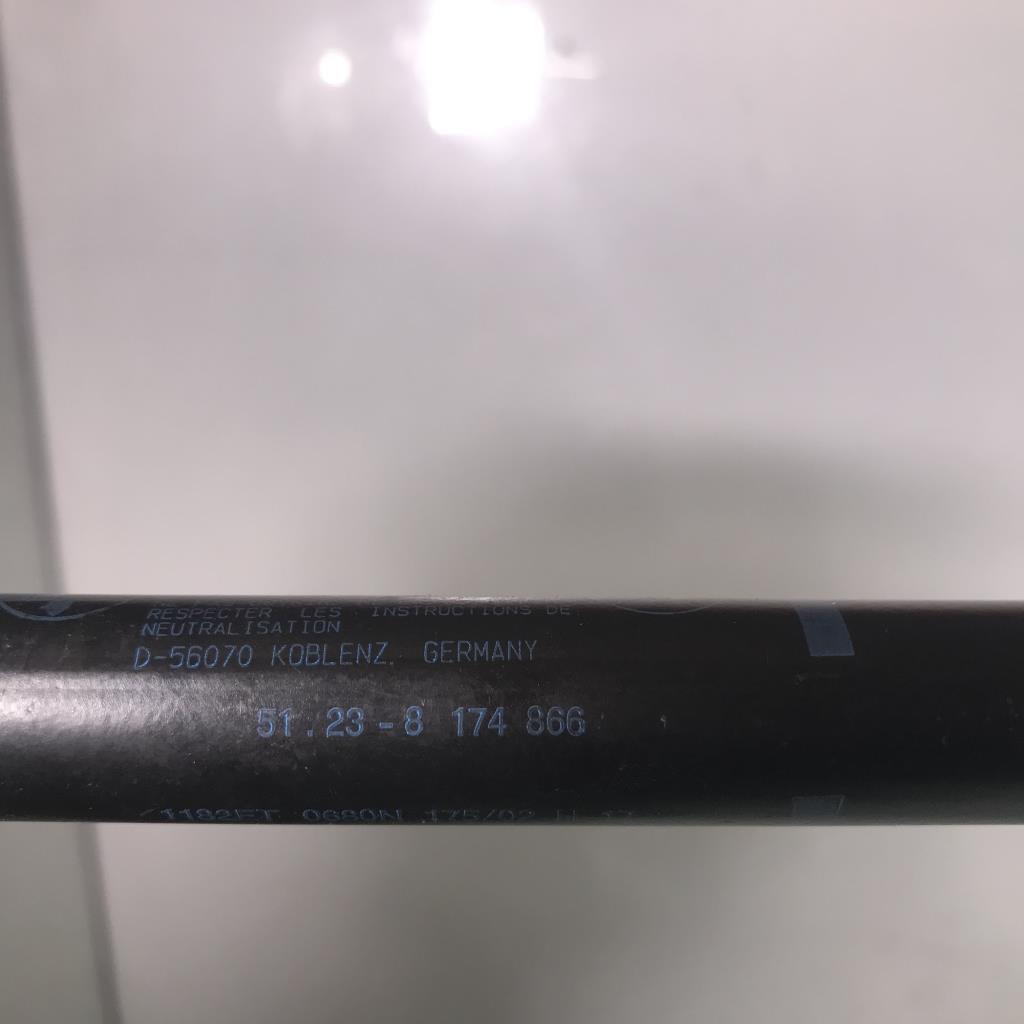Verin de capot BMW SERIE 5 E39  - 1