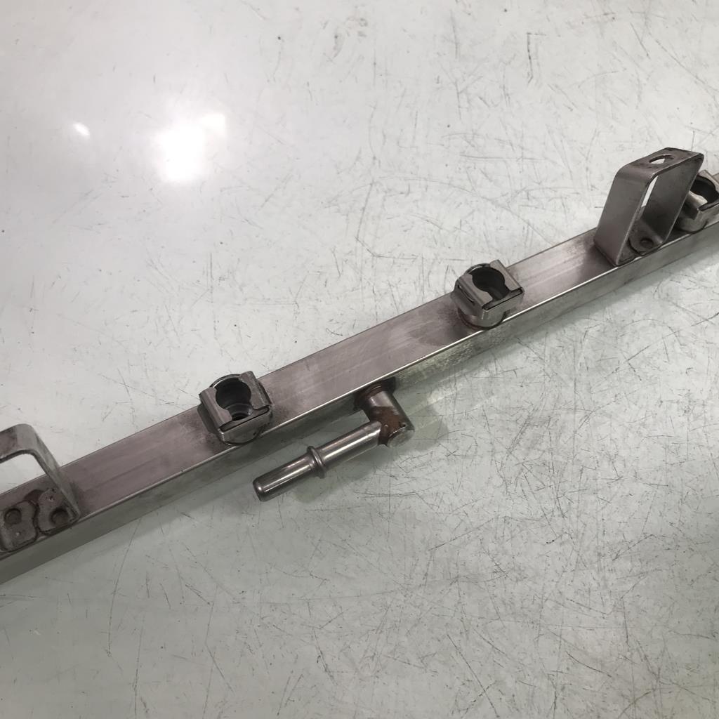 Rampe injection BMW SERIE 1 E88 CABRIO Essence - 1