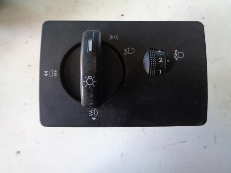 Commande de phare FORD FIESTA 5 PHASE 2 Diesel - 1