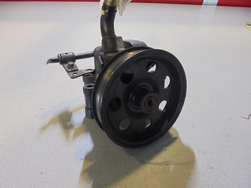 Pompe de direction FORD FOCUS 1 Essence - 1