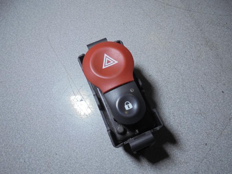 Bouton de warning RENAULT KANGOO 2 PHASE 1 Diesel - 1