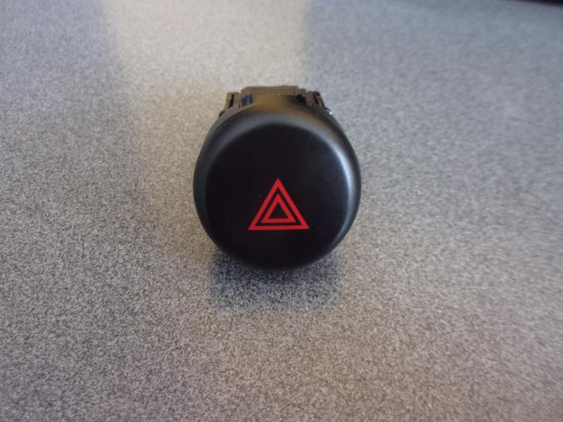 Bouton de warning NISSAN JUKE 1 PHASE 1 Diesel - 1
