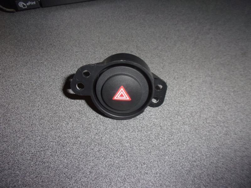 Bouton de warning TOYOTA AYGO 2 PHASE 1 Essence - 1