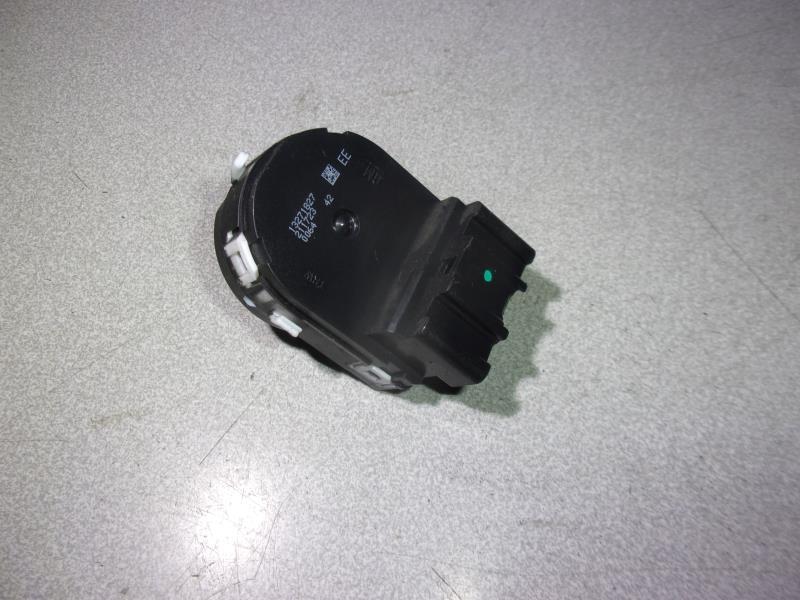 Commande retroviseurs OPEL MERIVA B PHASE 1 Diesel - 1