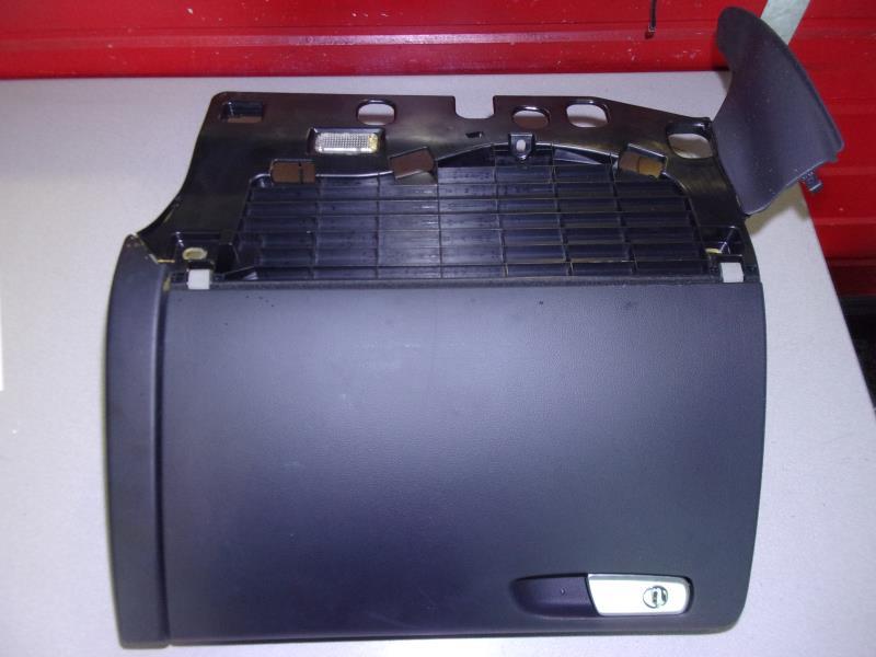 Boite a gants AUDI A4 3 AVANT PHASE 1 BREAK Diesel - 1