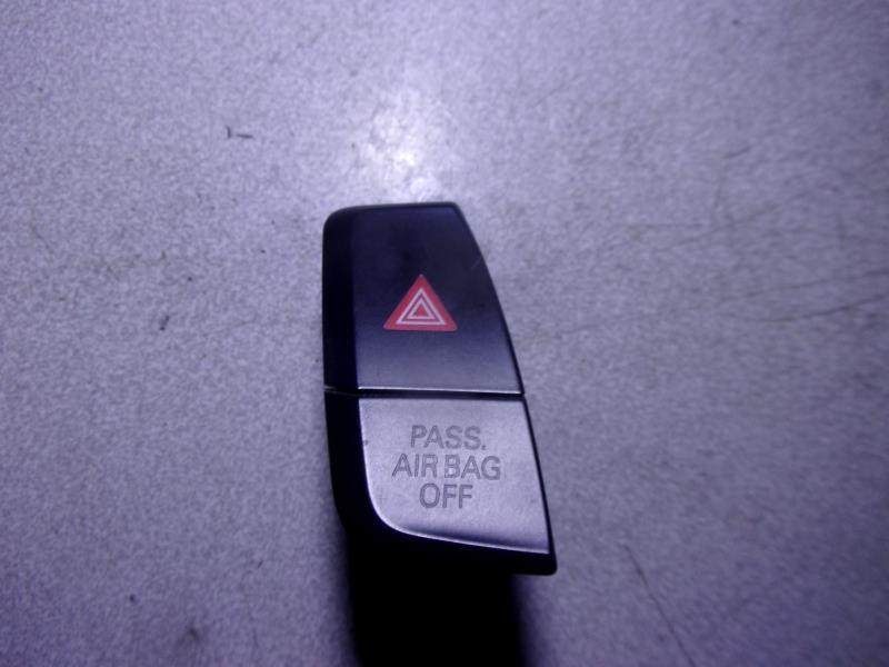 Bouton de warning AUDI A4 3 AVANT PHASE 1 BREAK Diesel - 1