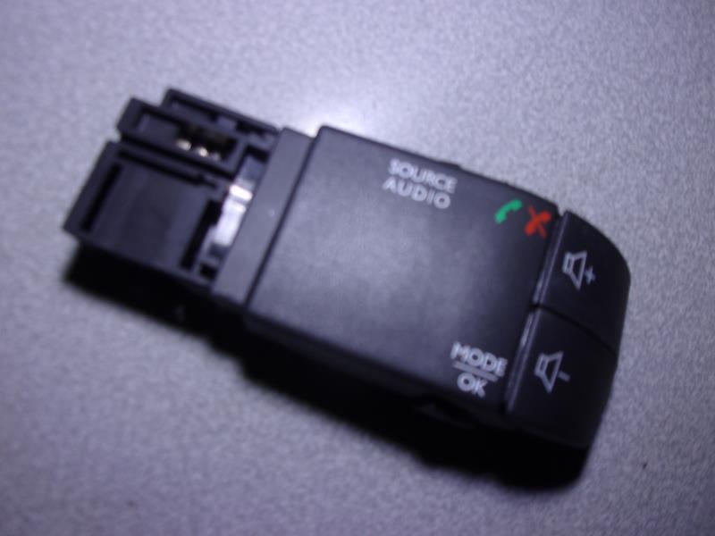 Commande autoradio RENAULT TWINGO 3 PHASE 1 Essence - 1