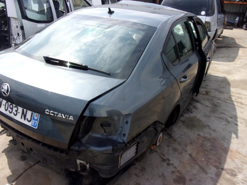 Feu arriere stop central SKODA OCTAVIA 3 PHASE 1 Diesel - 1