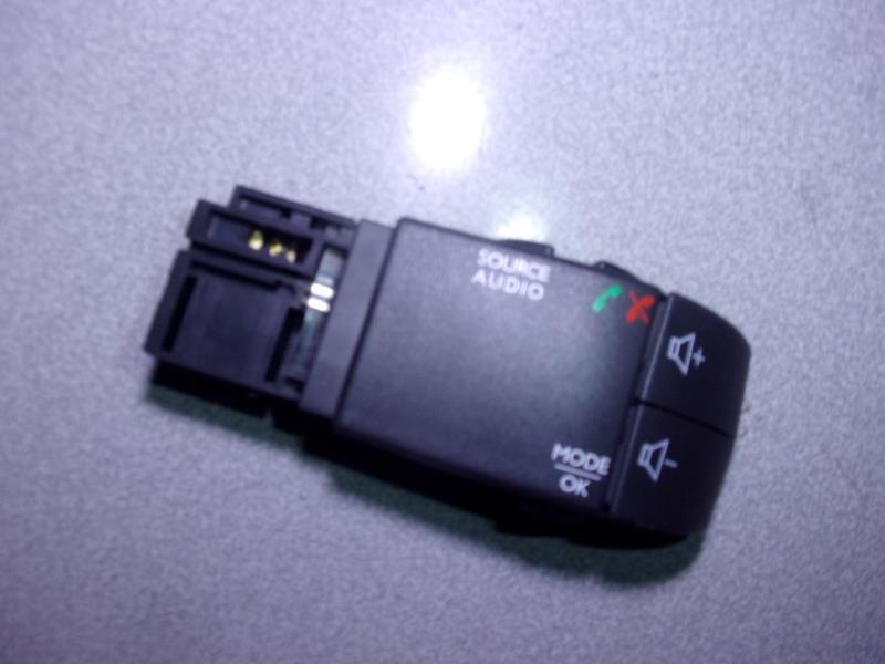 Commande autoradio RENAULT CLIO 4 PHASE 1 Essence - 1