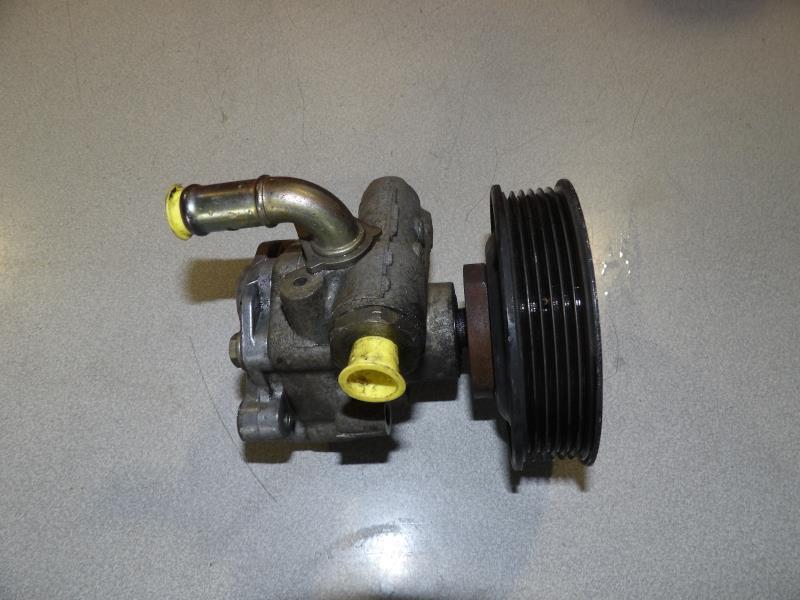 Pompe de direction VOLKSWAGEN POLO 3 PHASE 2 Essence - 1