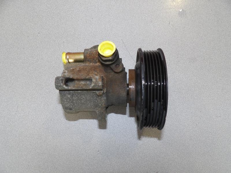 Pompe de direction VOLKSWAGEN POLO 3 PHASE 2 Essence - 1