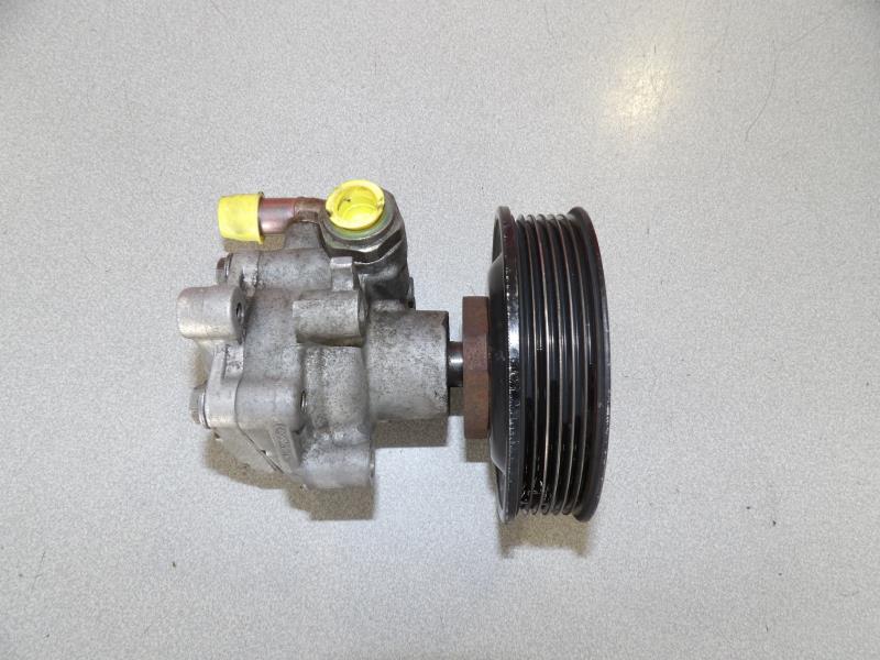 Pompe de direction VOLKSWAGEN GOLF 4 Essence - 1