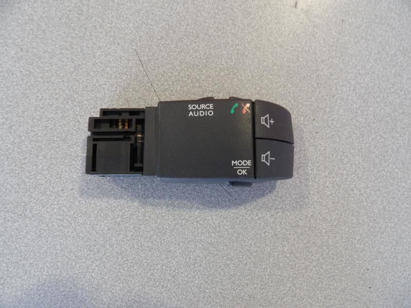 Commande autoradio RENAULT CLIO 4 PHASE 1 Essence - 1