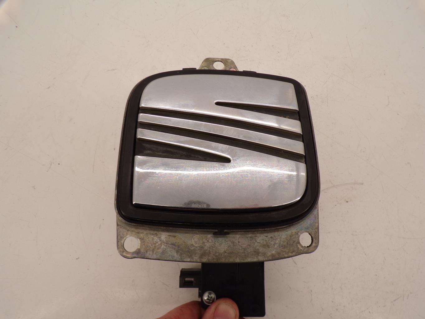 Bouton de coffre SEAT IBIZA 3 PHASE 1 Essence - 1