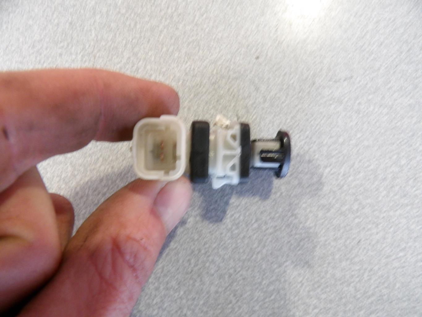Bouton de coffre PEUGEOT 508 1 PHASE 2 Essence - 1
