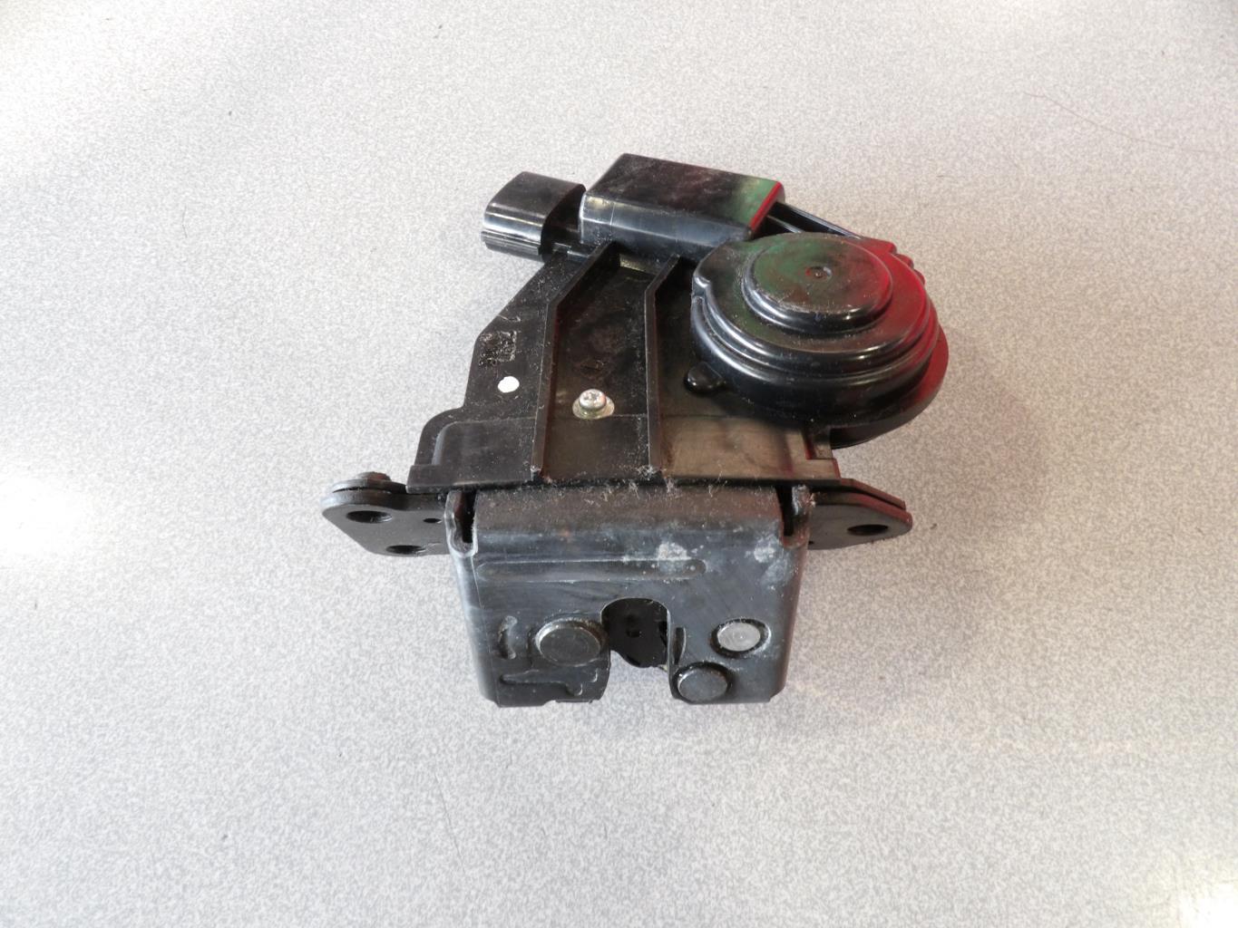 Serrure de hayon TOYOTA IQ Essence - 1