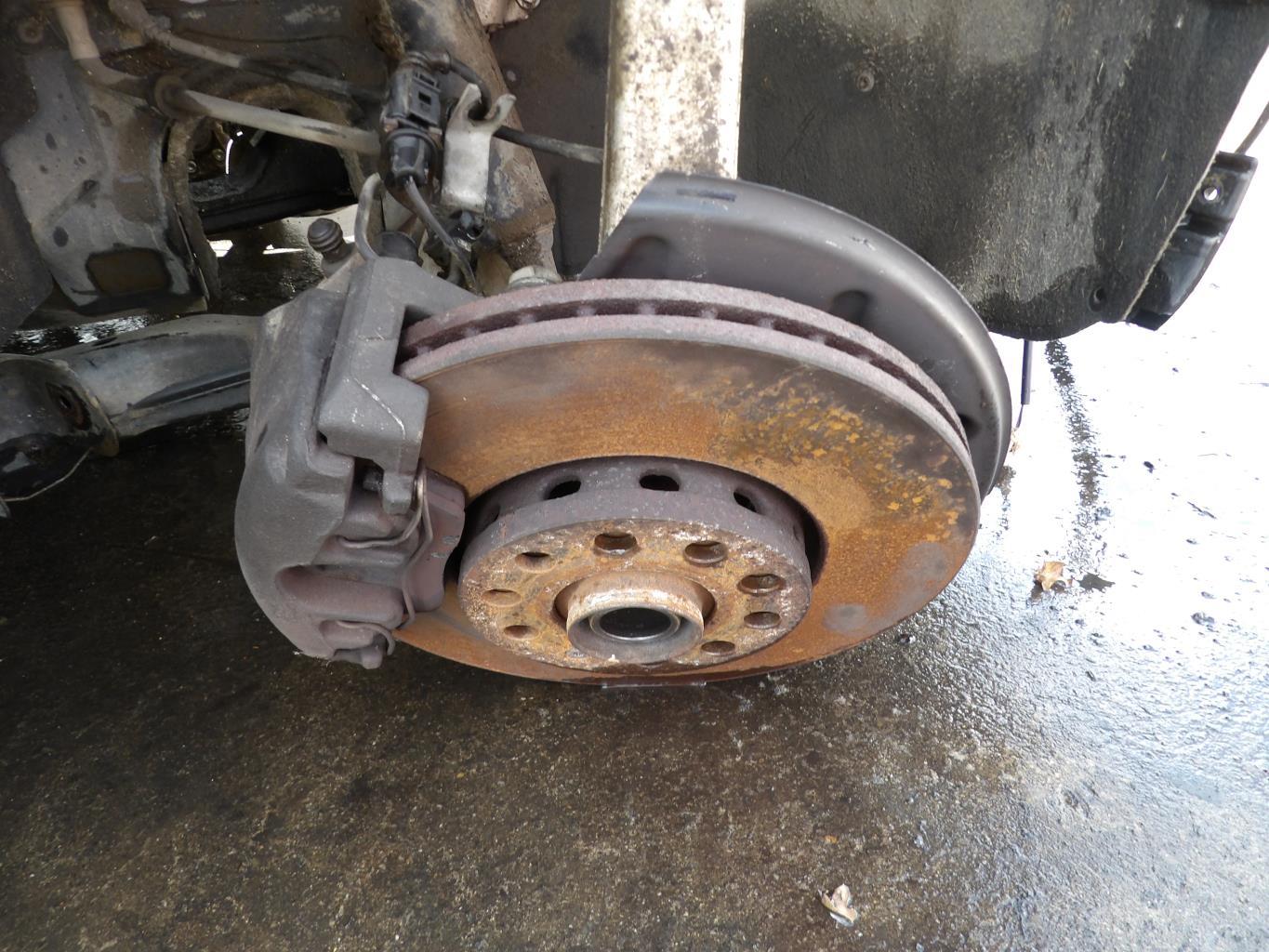 Etrier avant droit (freinage) AUDI A4 2 AVANT PHASE 2 BREAK Diesel - 1