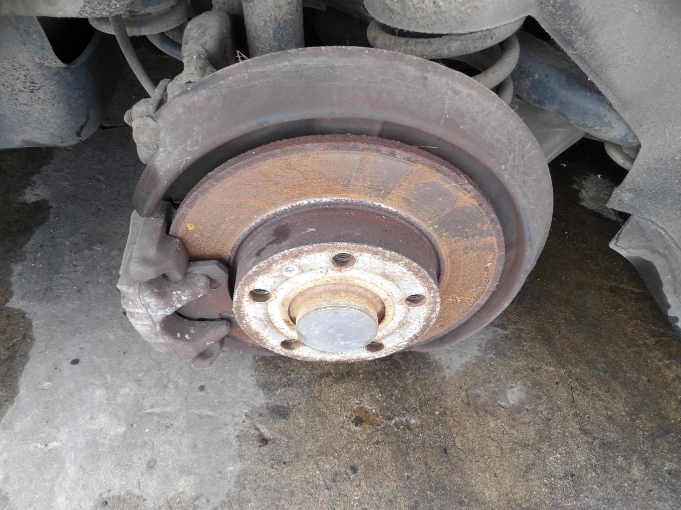 Moyeu arriere droit AUDI A4 2 AVANT PHASE 2 BREAK Diesel - 1