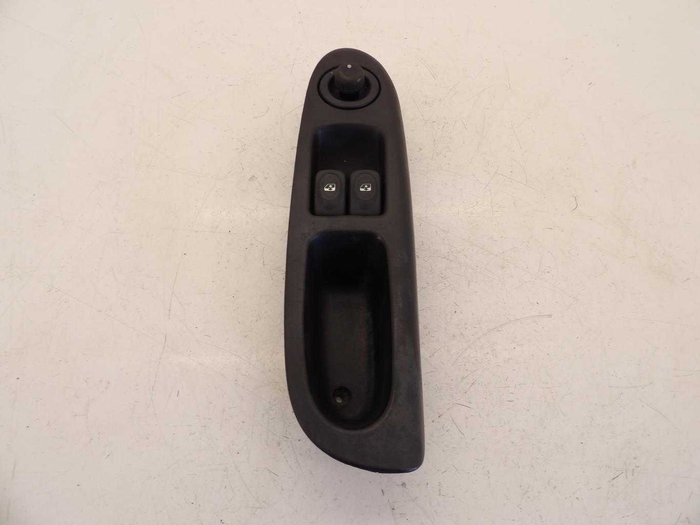 Interrupteur de leve vitre avant gauche RENAULT CLIO 2 PHASE 1 Diesel - 1