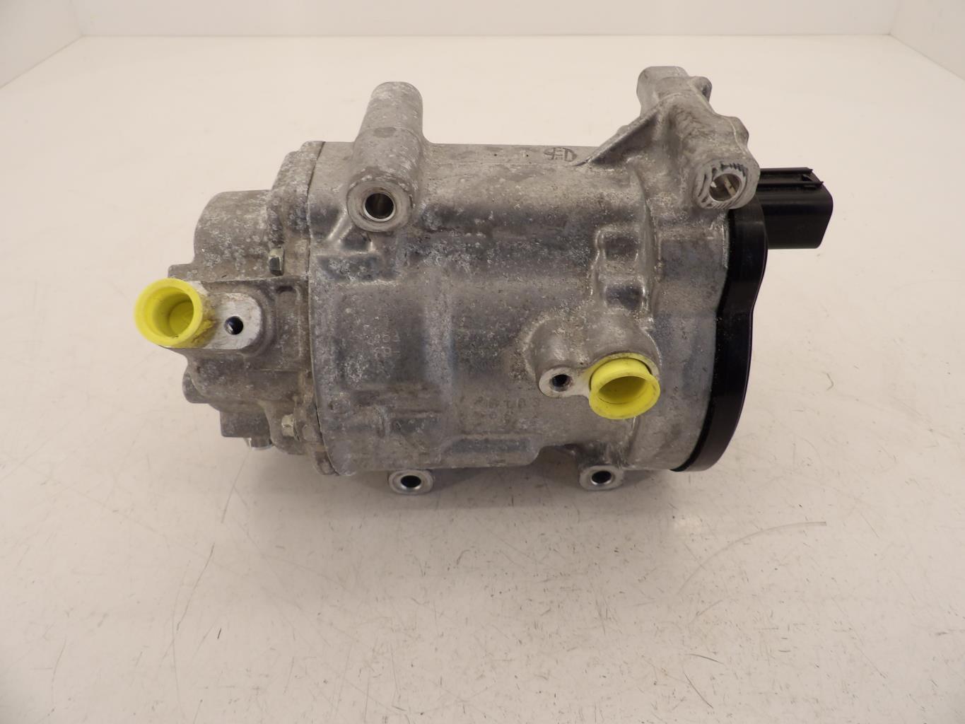 Compresseur clim TOYOTA YARIS 4 Essence/Hybride - 1