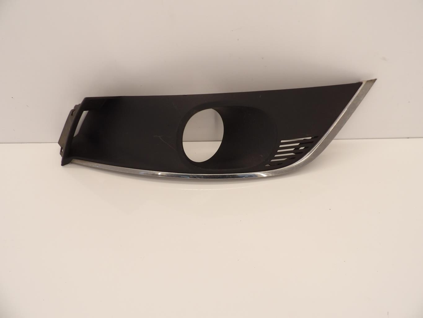 Enjoliveur anti brouillard RENAULT MEGANE 4 PHASE 1 BREAK Diesel - 1