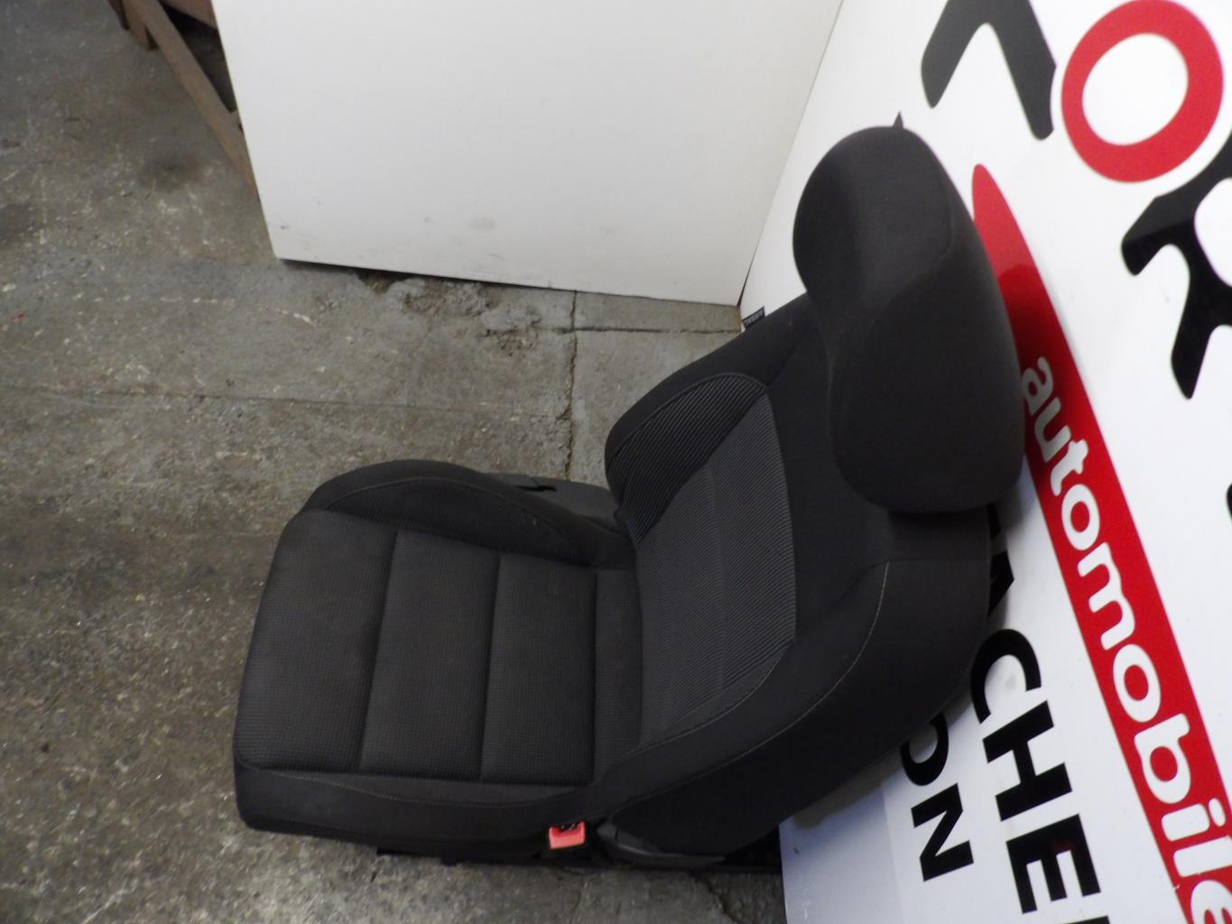 Siege avant droit VOLKSWAGEN GOLF 6 Essence - 1