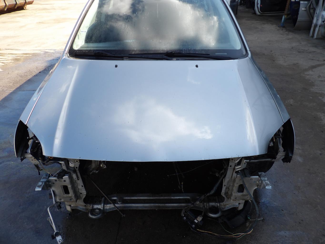Capot TOYOTA AVENSIS 2 PHASE 2 BREAK Diesel - 1