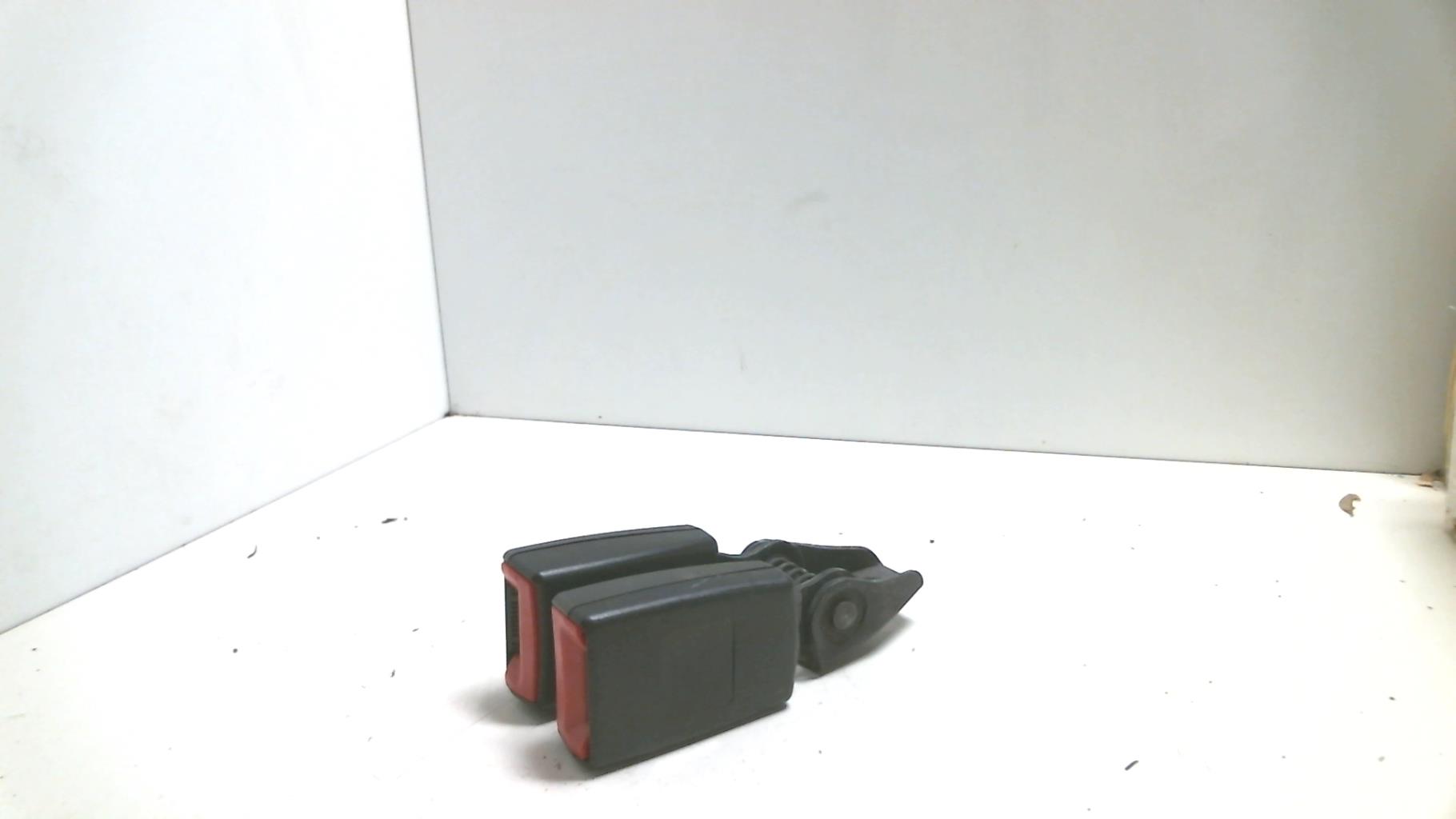 Aggancio cintura sicurezza posteriore centrale VOLKSWAGEN SCIROCCO 3 PHASE 1 COUPE Gasolina - 1