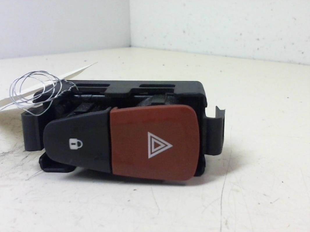 Bouton de warning RENAULT MEGANE 3 PHASE 1 COUPE Diesel - 1