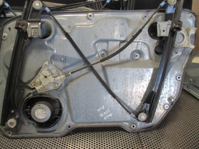 Alzacristalli manuale anteriore sinistro SEAT IBIZA 3 PHASE 2 Diésel - 1