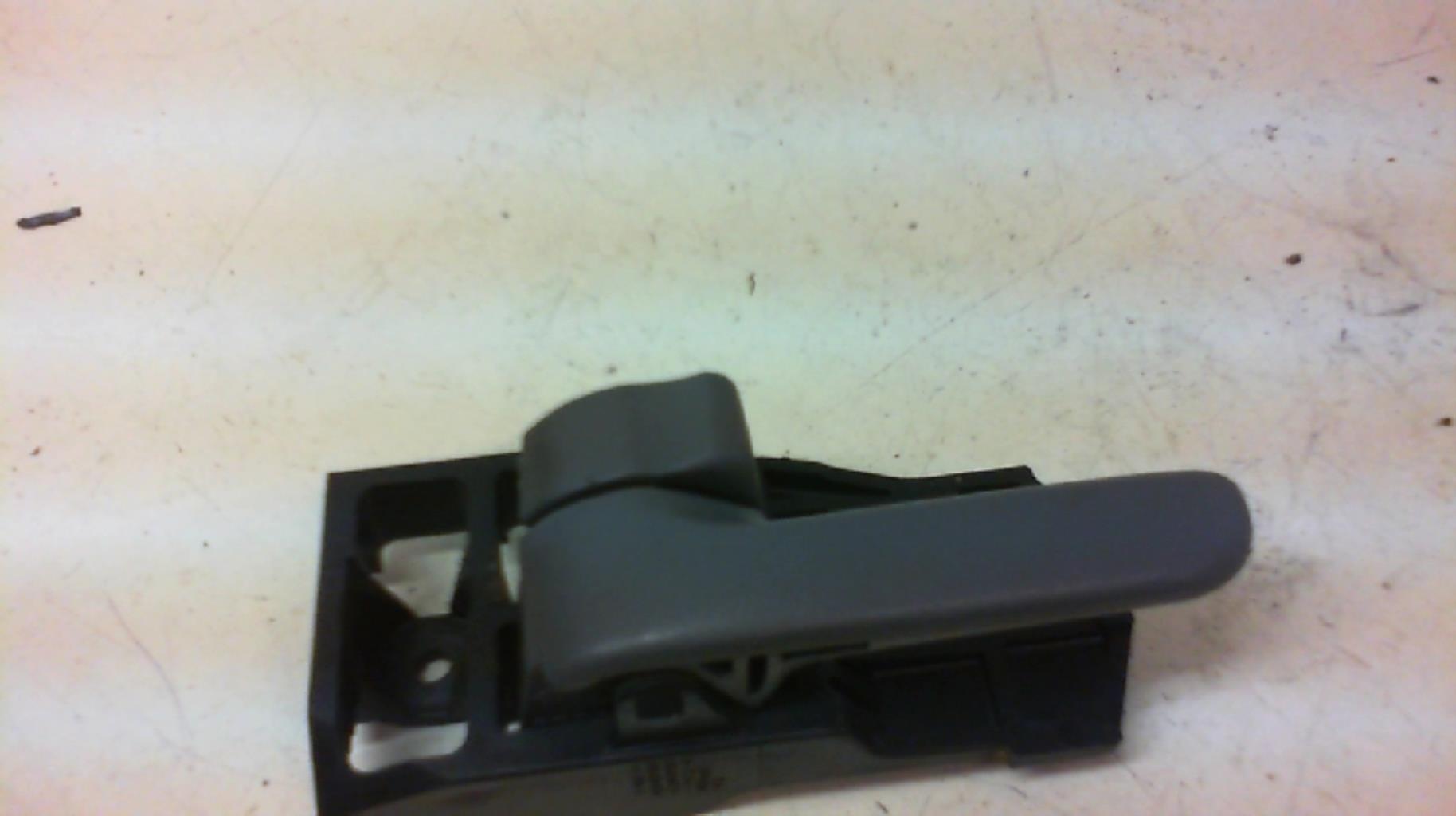 Maniglia interna posteriore sinistra TOYOTA RAV 4 2000 PHASE 1 Diésel - 1