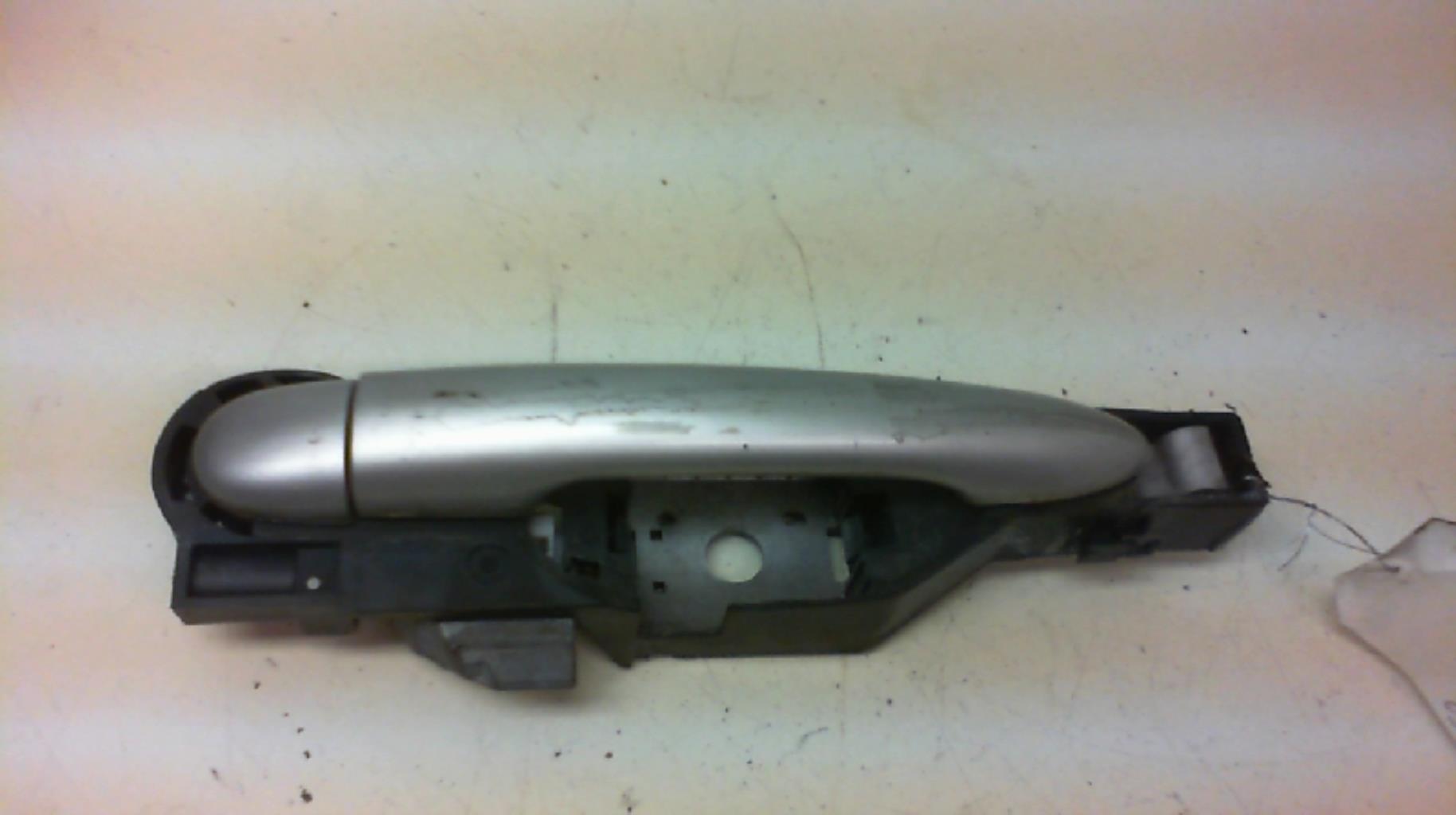 Maniglia portiera posteriore destra RENAULT CLIO 3 PHASE 1 Diésel - 1