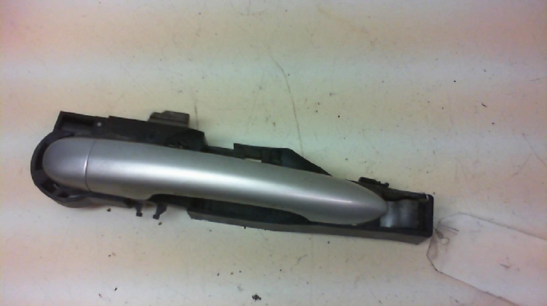 Maniglia portiera posteriore sinistra RENAULT CLIO 3 PHASE 1 Diésel - 1