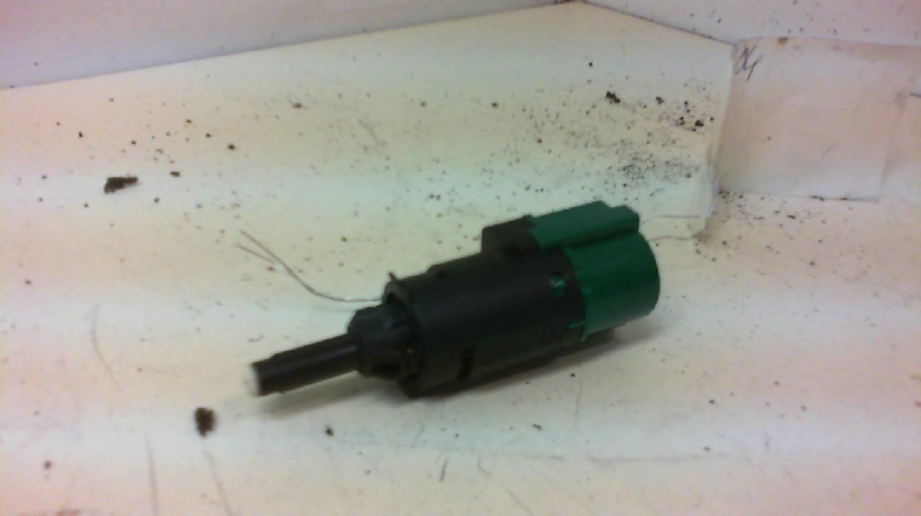 Contacteur feu stop FORD FOCUS 1 Diesel - 1