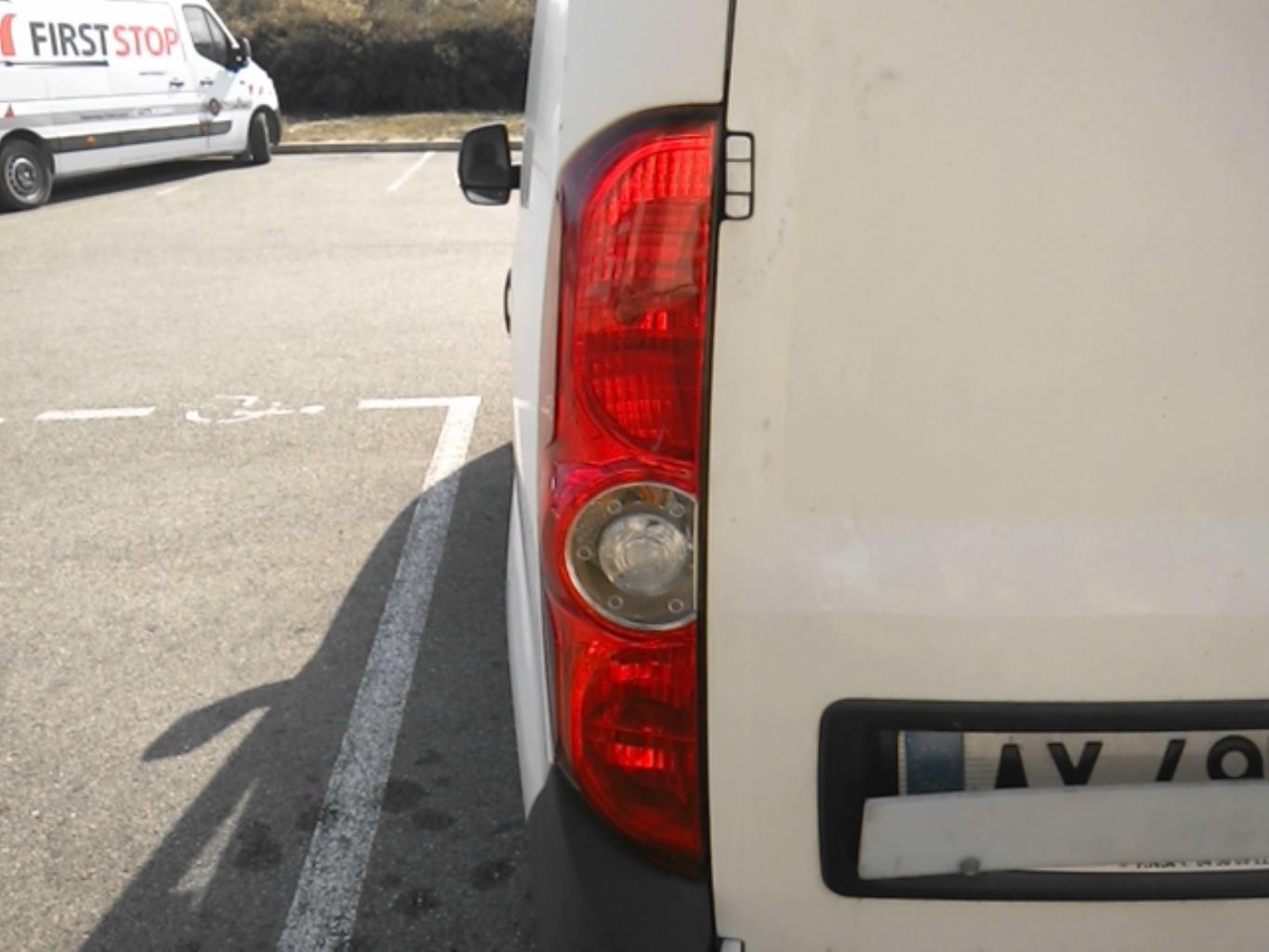 Fanale posteriore principale sinistro (luci) FIAT DOBLO 2 PHASE 1 Diésel - 1