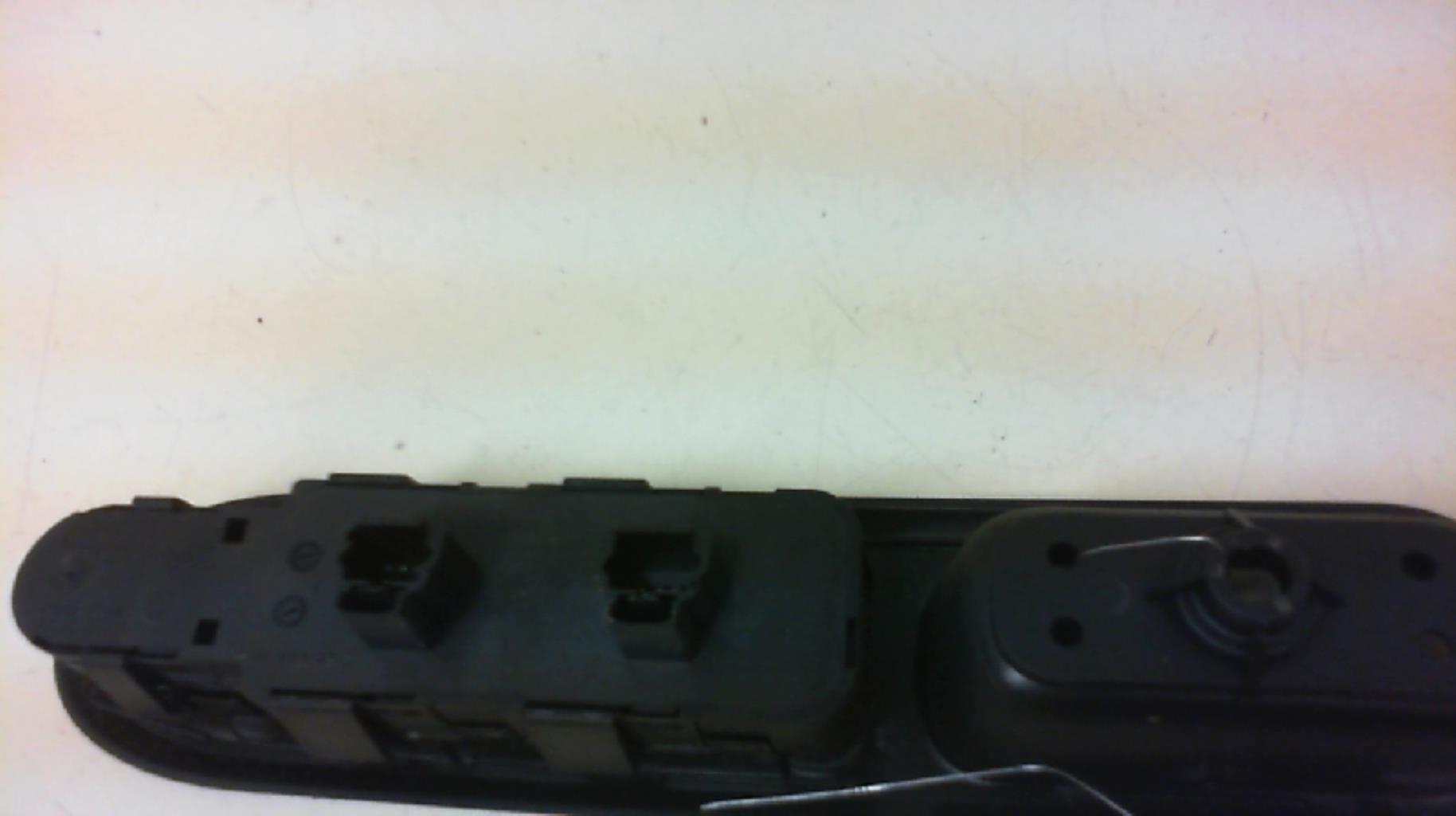 Interruttore lavacristalli anteriore sinistro PEUGEOT 407 PHASE 1 BREAK Diésel - 1