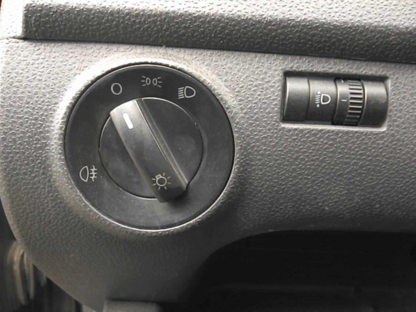 Commande de phare VOLKSWAGEN POLO 4 PHASE 1 Diesel - 1