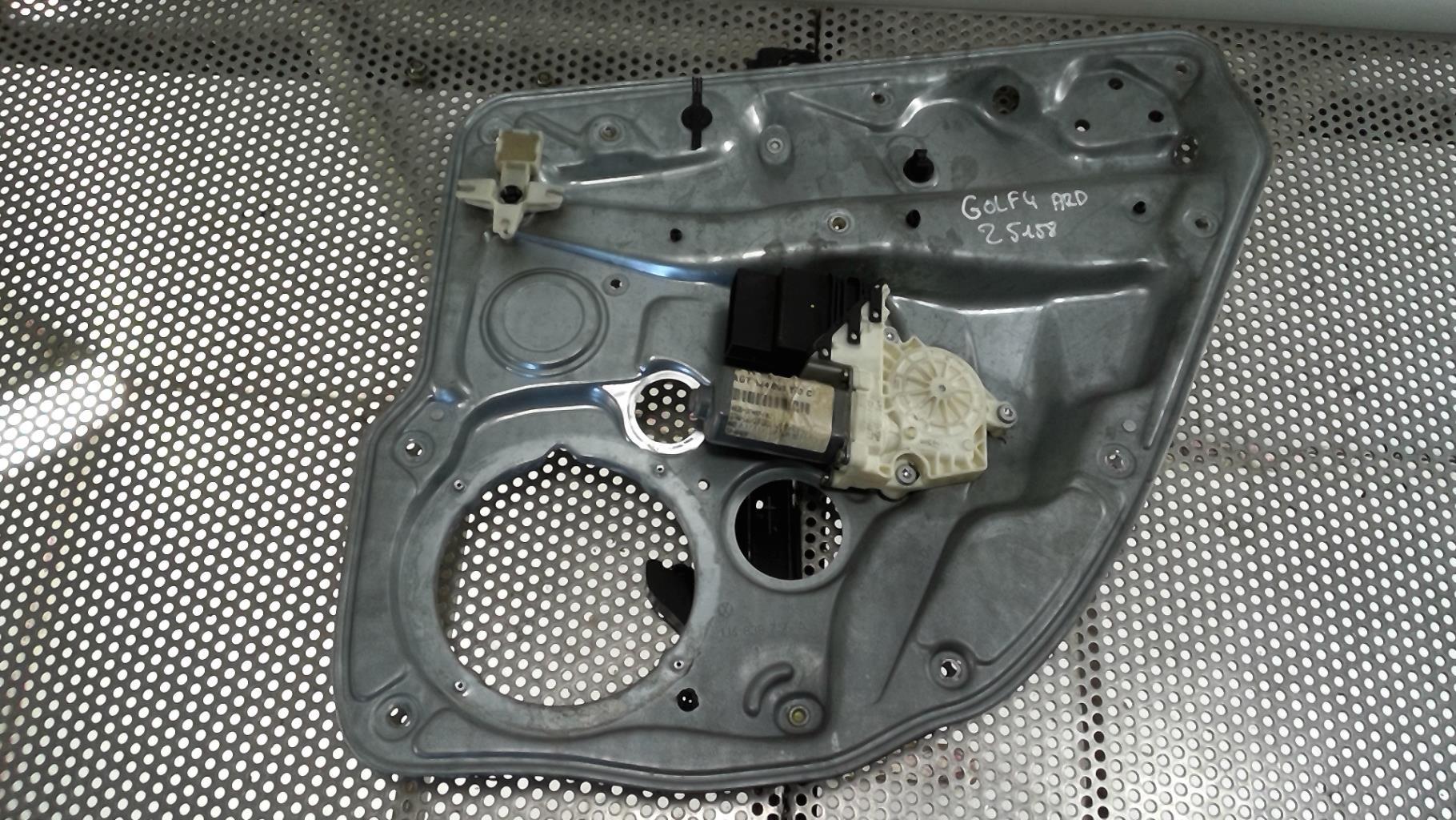 Alzacristalli elettrico posteriore destro VOLKSWAGEN GOLF 4 Diésel - 1