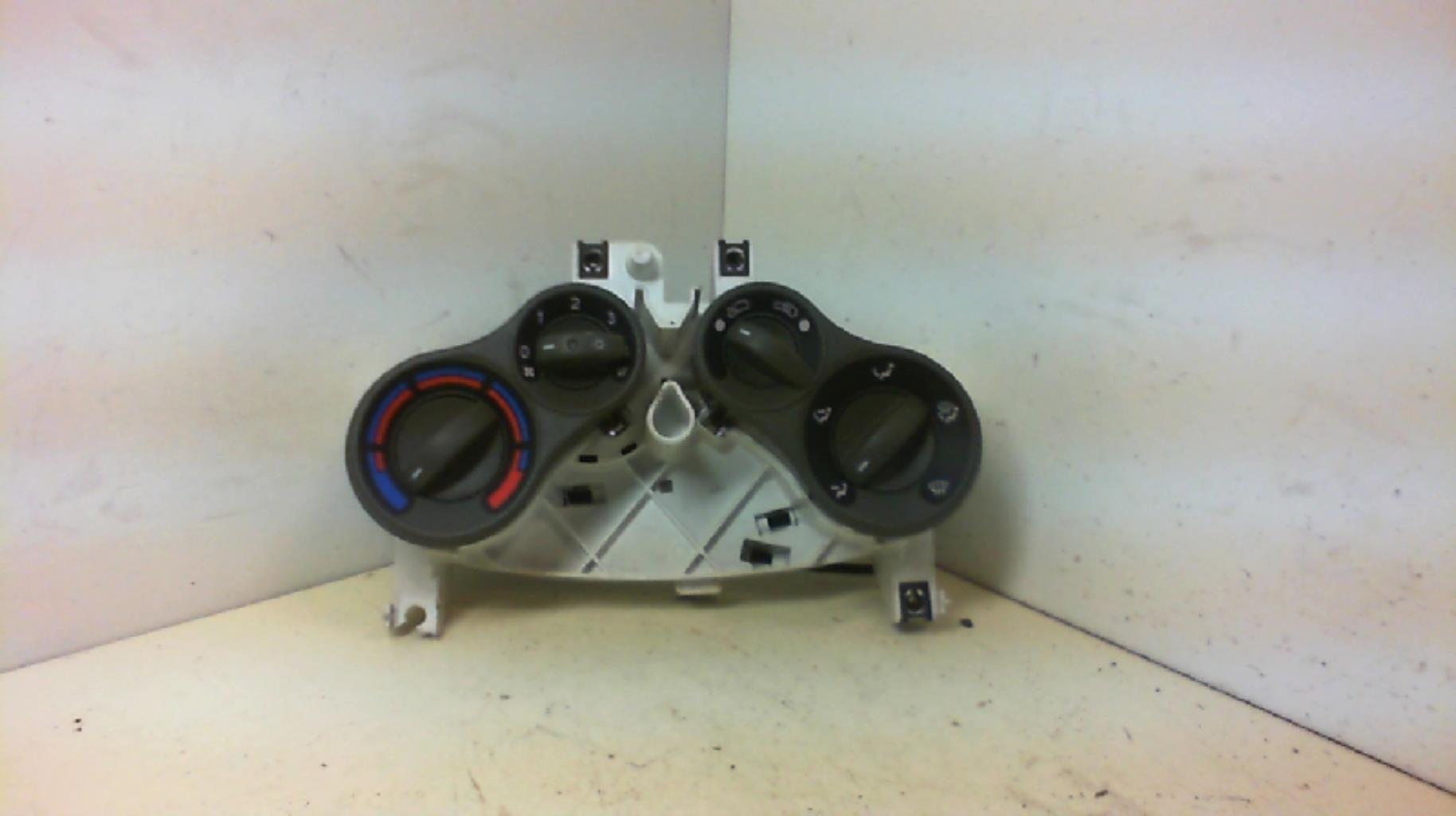 Commande chauffage FIAT PANDA 2 Essence - 1