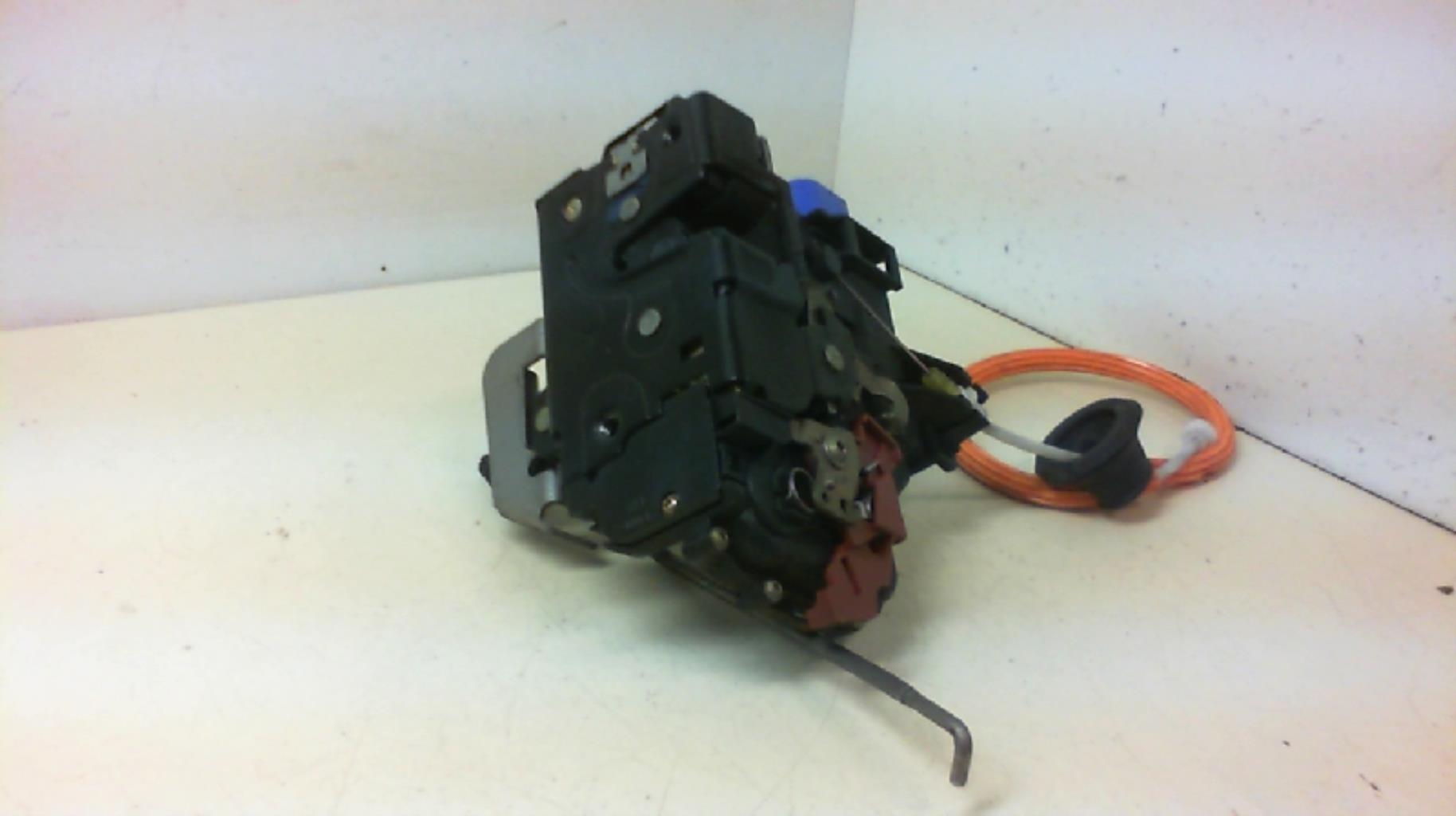 Serrure avant droit AUDI A3 2 PHASE 1 Diesel - 1