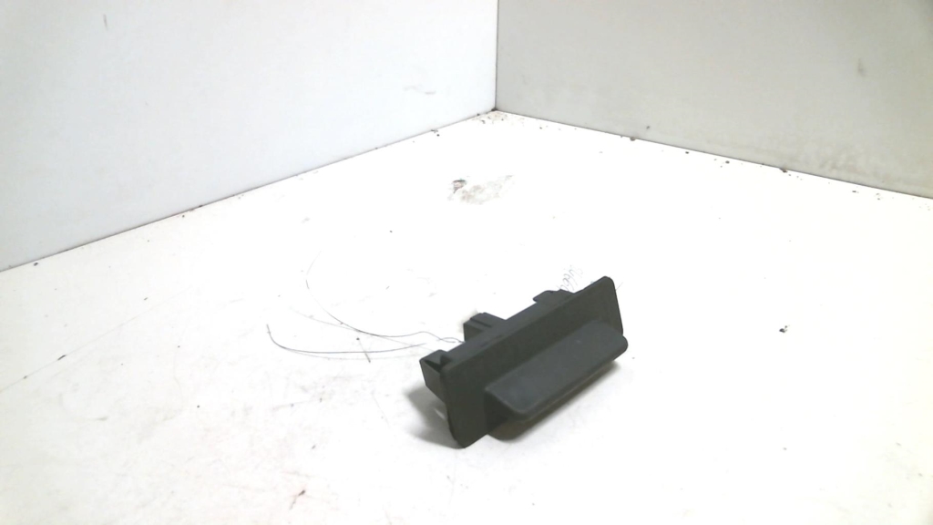 Bouton de coffre RENAULT ESPACE 4 PHASE 1 Diesel - 1