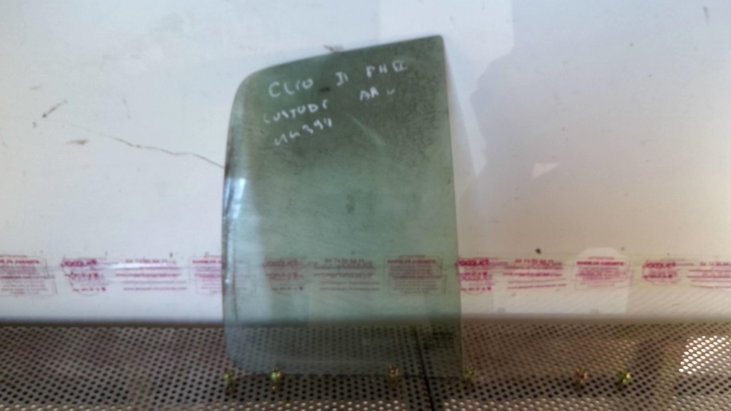 Custode arriere droit (porte) RENAULT CLIO 2 PHASE 2 Diesel - 1
