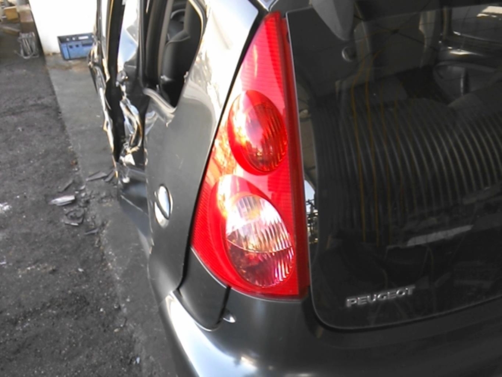 Fanale posteriore principale sinistro (luci) PEUGEOT 107 PHASE 2 Gasolina - 1