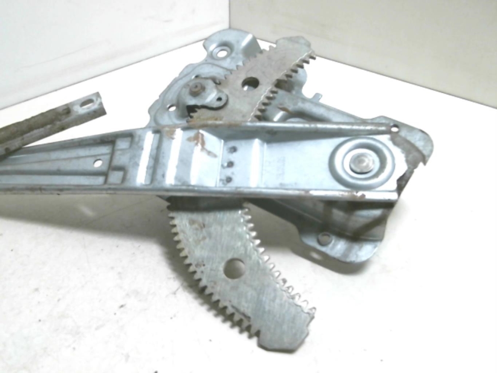 Alzacristalli manuale posteriore destro NISSAN MICRA 3 PHASE 2 Diésel - 1