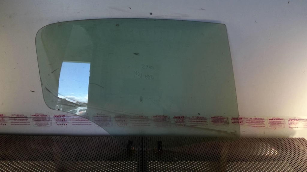 Vitre arriere droit PEUGEOT 407 PHASE 1 Essence - 1