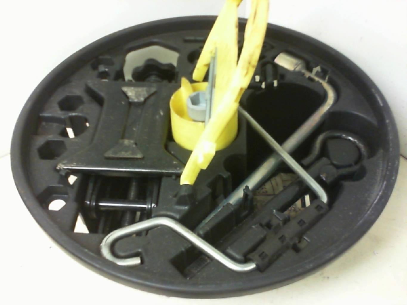 Cric (Ensemble depannage) RENAULT CLIO 2 PHASE 1 Essence - 1