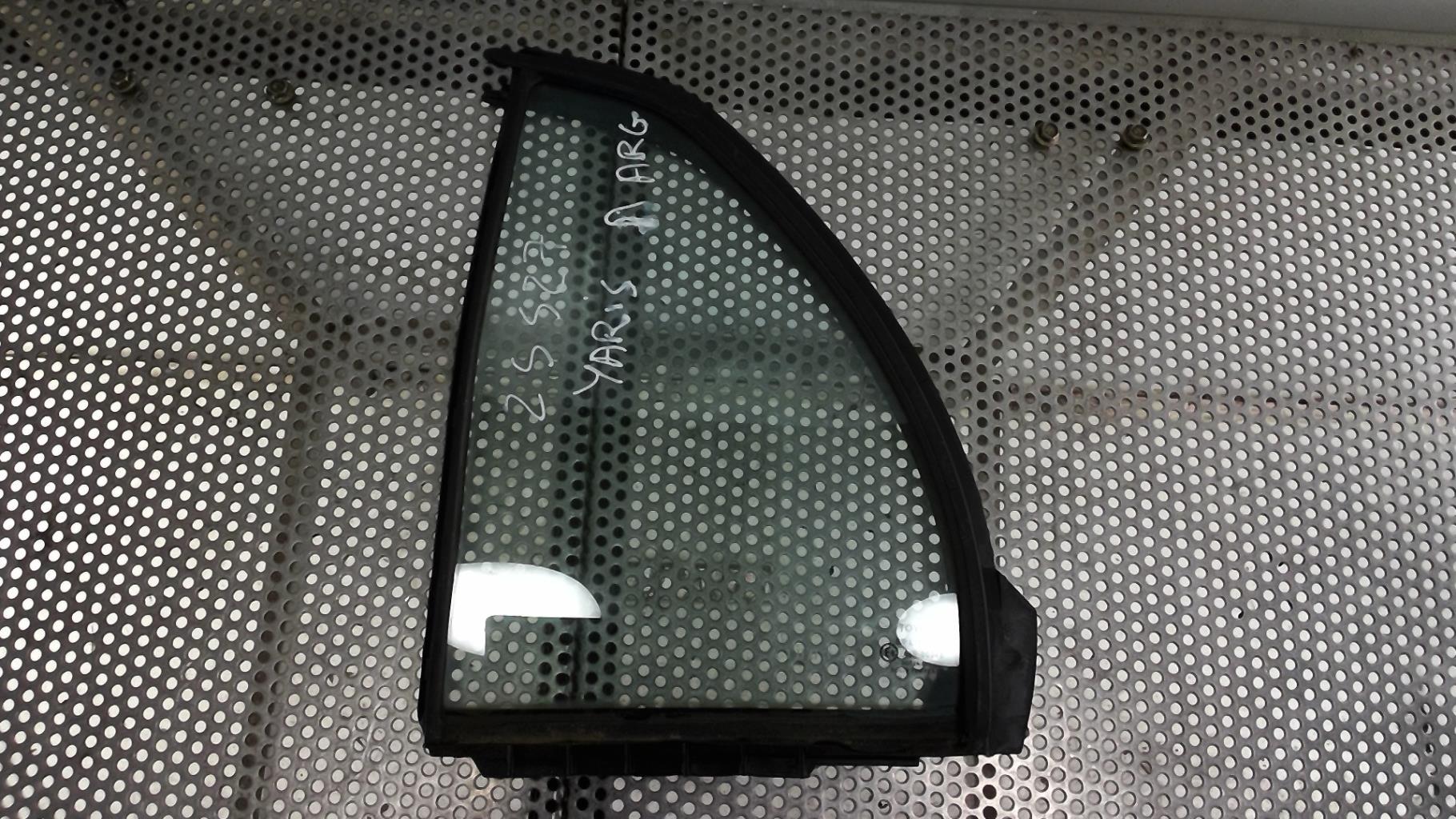 Ventanilla triangular trasera izquierda (puerta) TOYOTA YARIS 2 PHASE 1 Gasolina - 1