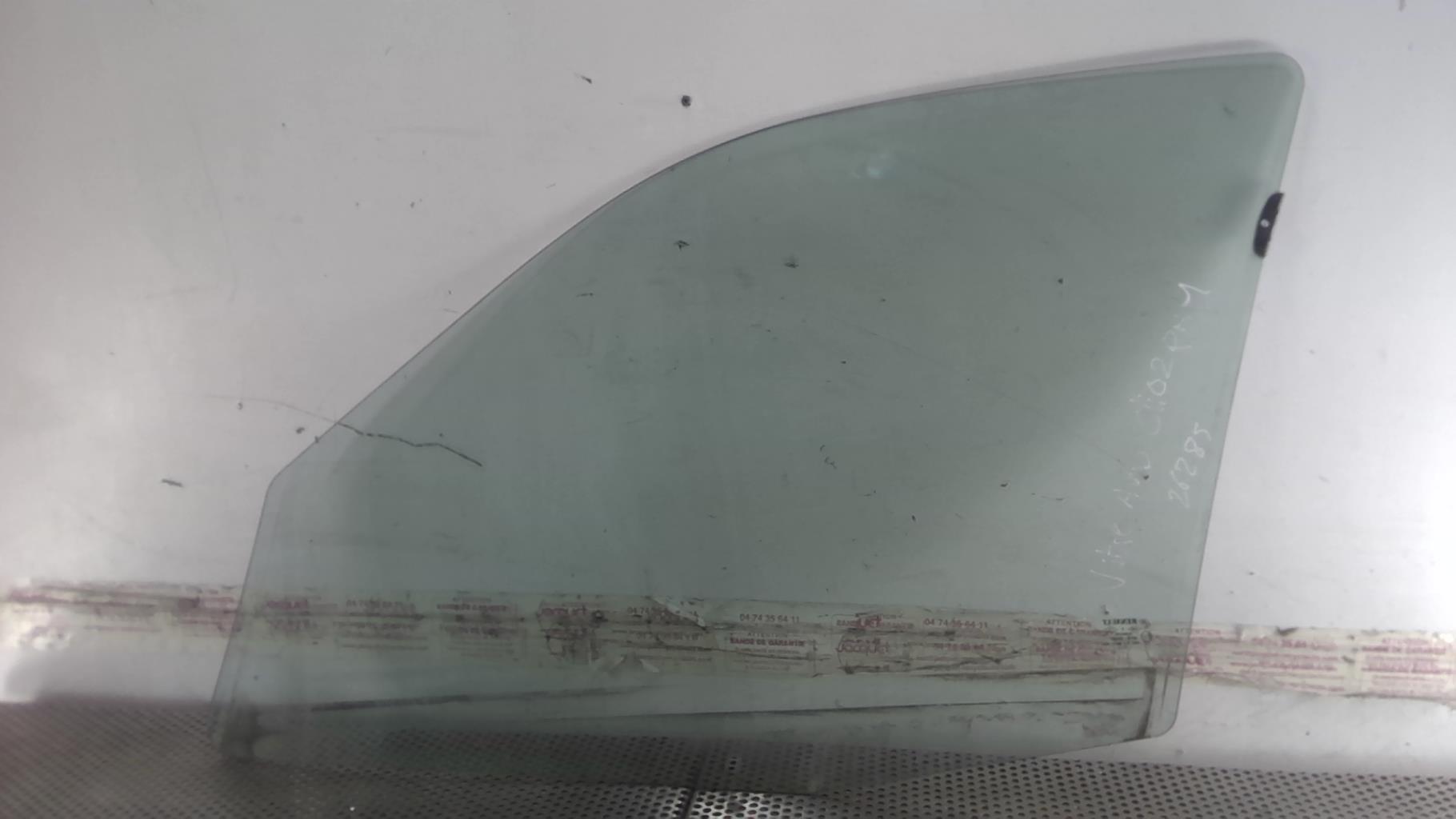 Vitre avant droit RENAULT CLIO 2 PHASE 1 Essence - 1
