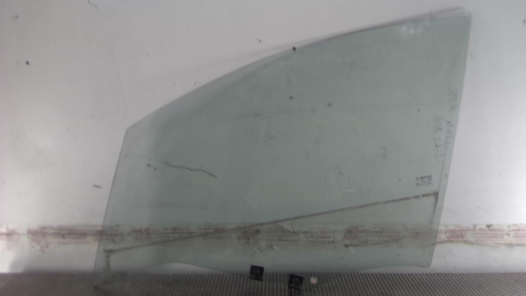 Vitre avant gauche RENAULT CLIO 4 PHASE 1 BREAK Diesel - 1