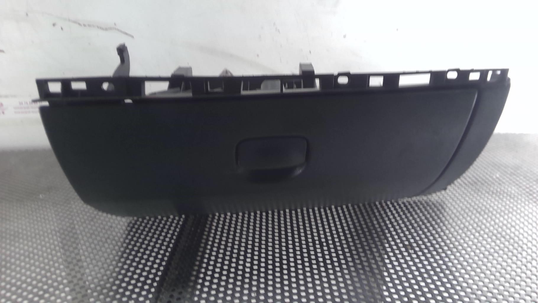 Boite a gants RENAULT CLIO 3 PHASE 2 BREAK Diesel - 1